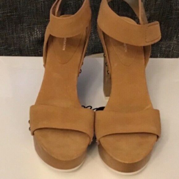 BCBG SUEDE PLATFORM - Picture 7 of 7